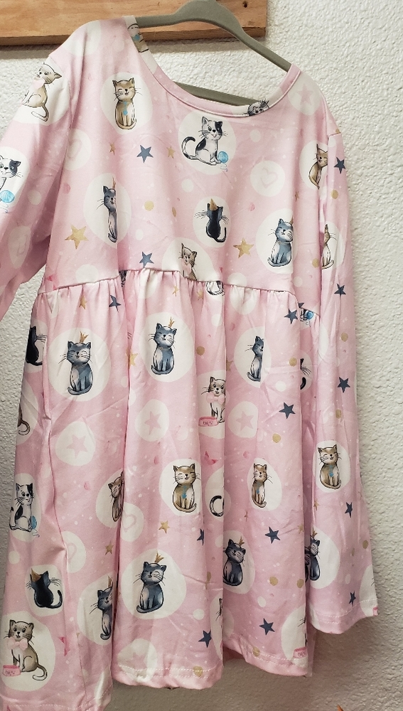10/12 Dress and pants set. Pink with kittens.